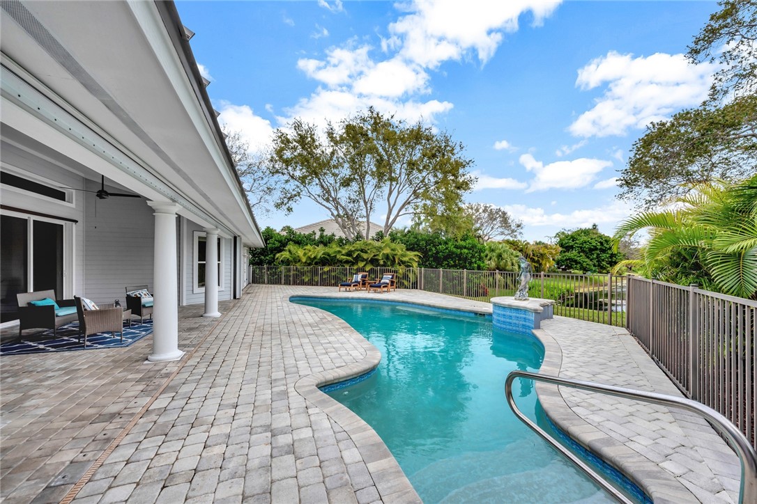 900 River Trail