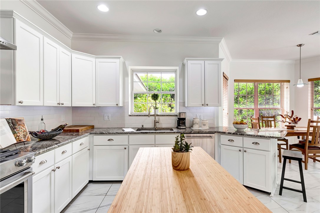 900 River Trail