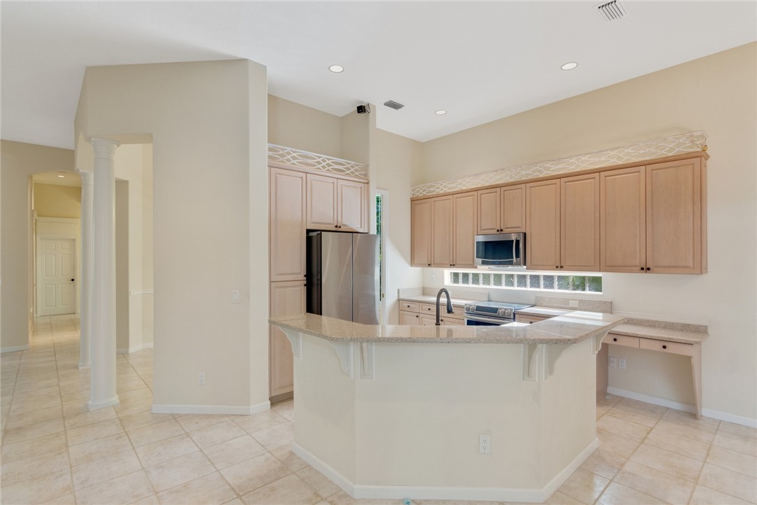 839 Island Club Square