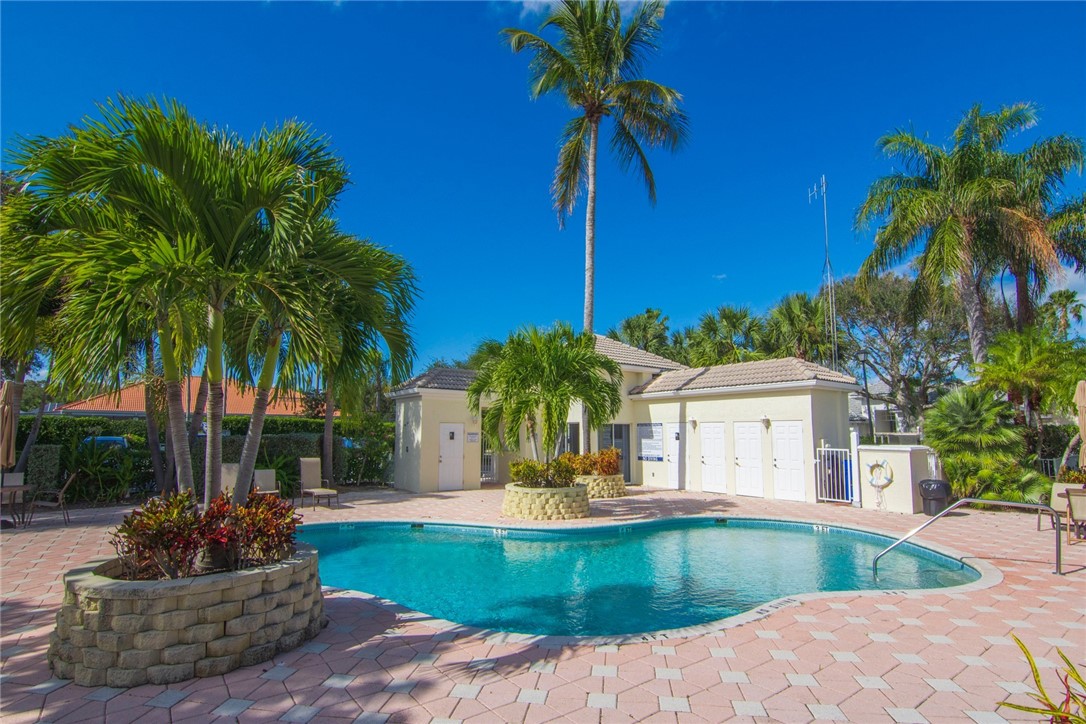 839 Island Club Square