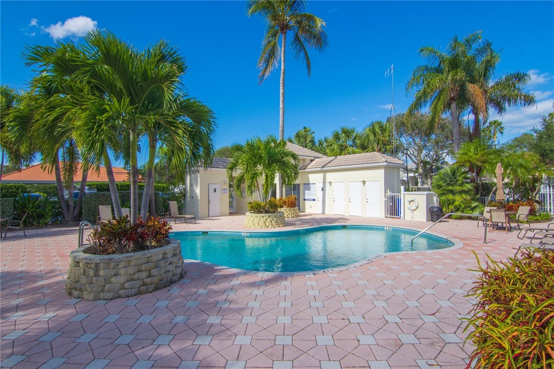 839 Island Club Square