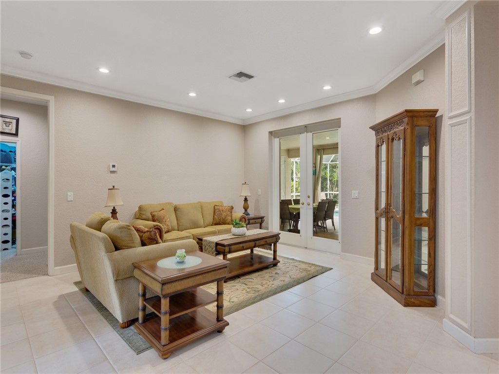 1055 White Tail Avenue SW