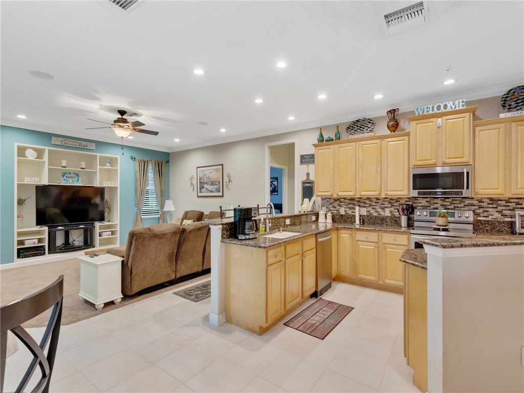 1055 White Tail Avenue SW