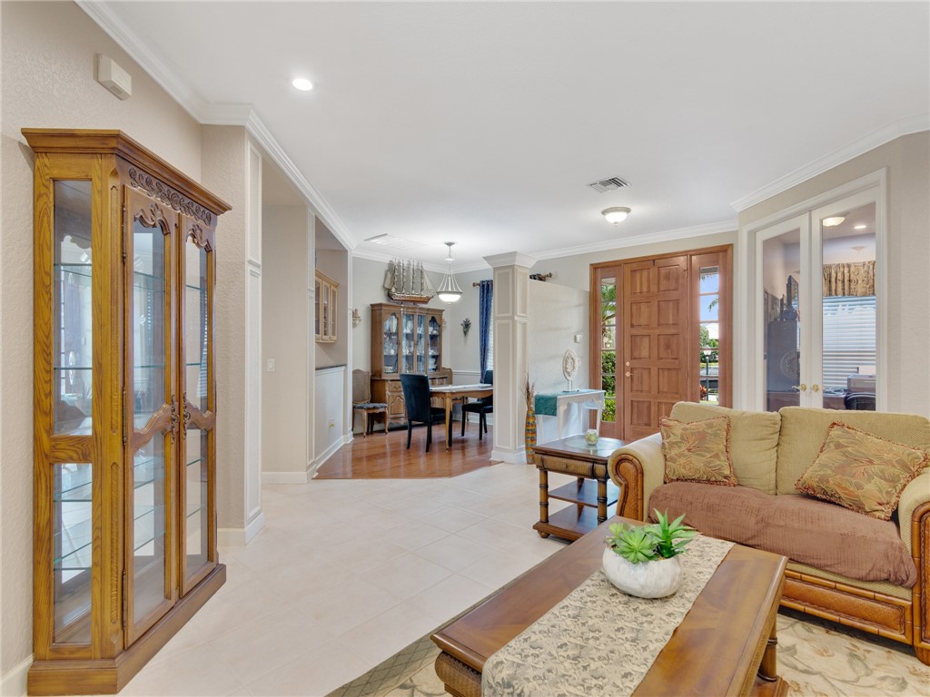 1055 White Tail Avenue SW