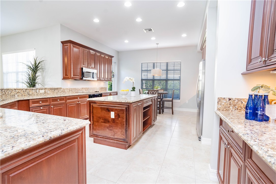 2833 Saint Barts Square