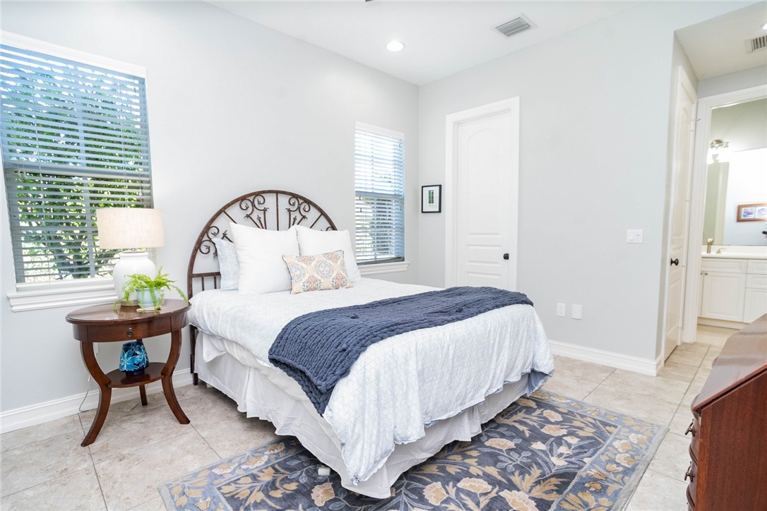 2833 Saint Barts Square