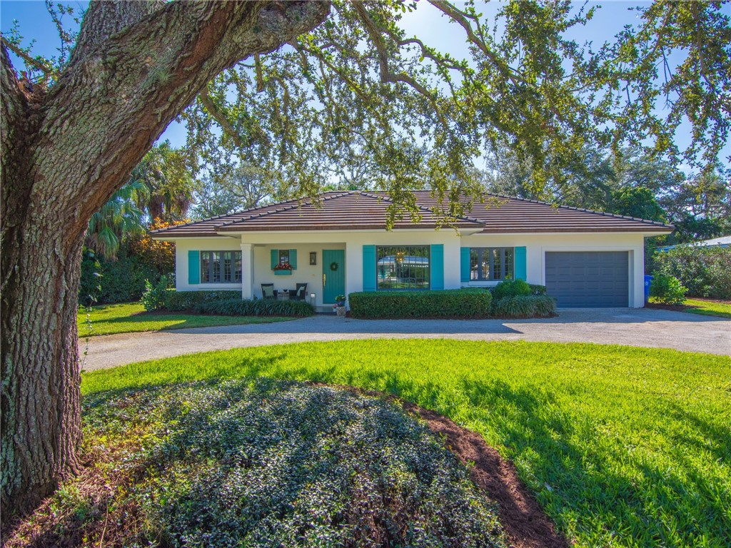 746 Iris Lane