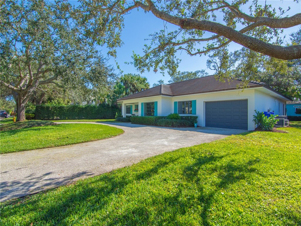 746 Iris Lane