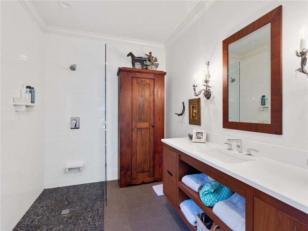 746 Iris Lane