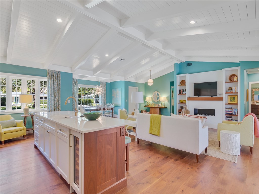 746 Iris Lane