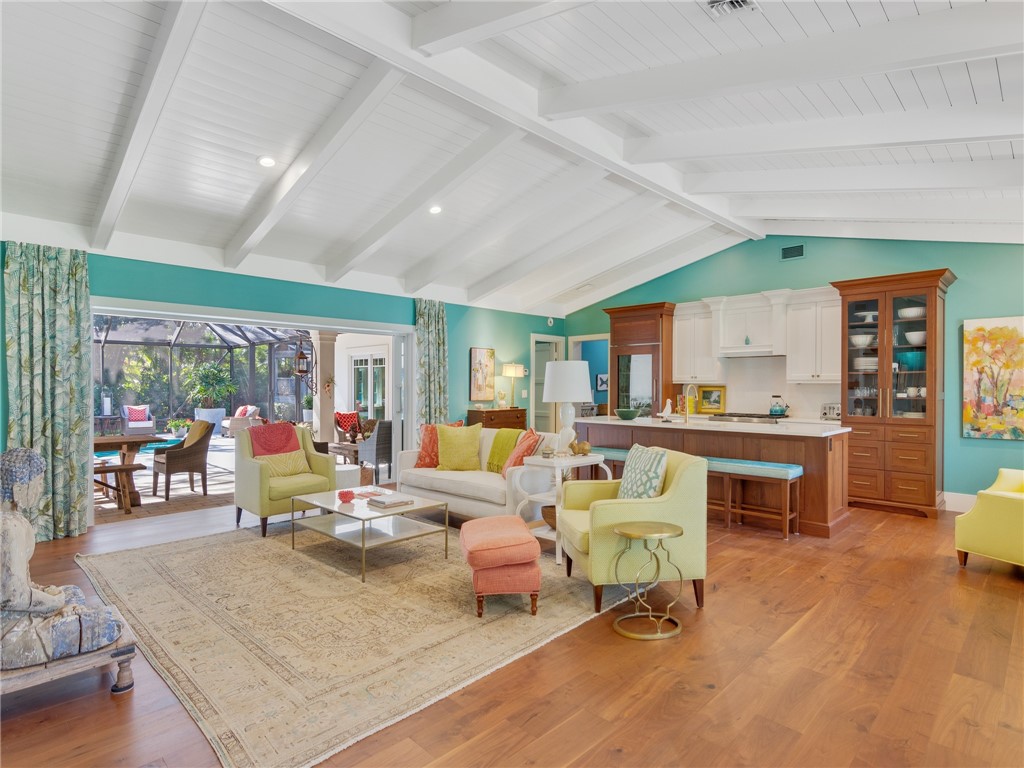 746 Iris Lane