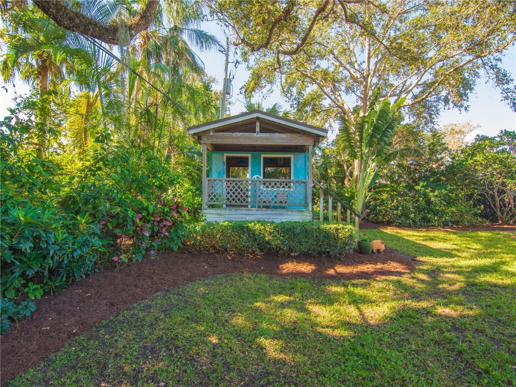 746 Iris Lane