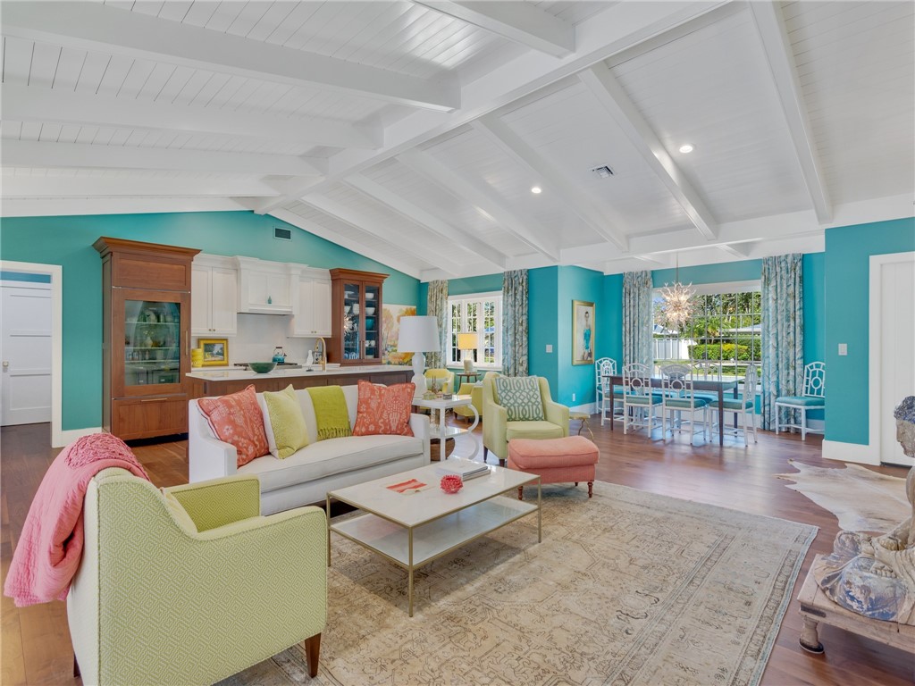 746 Iris Lane