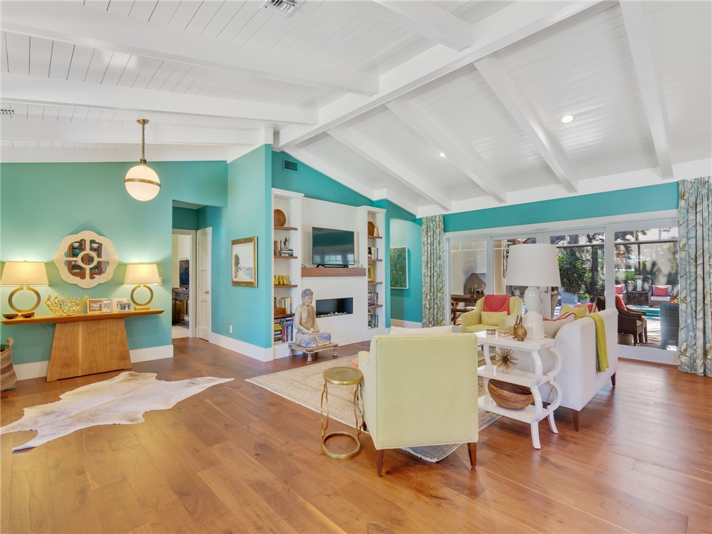 746 Iris Lane