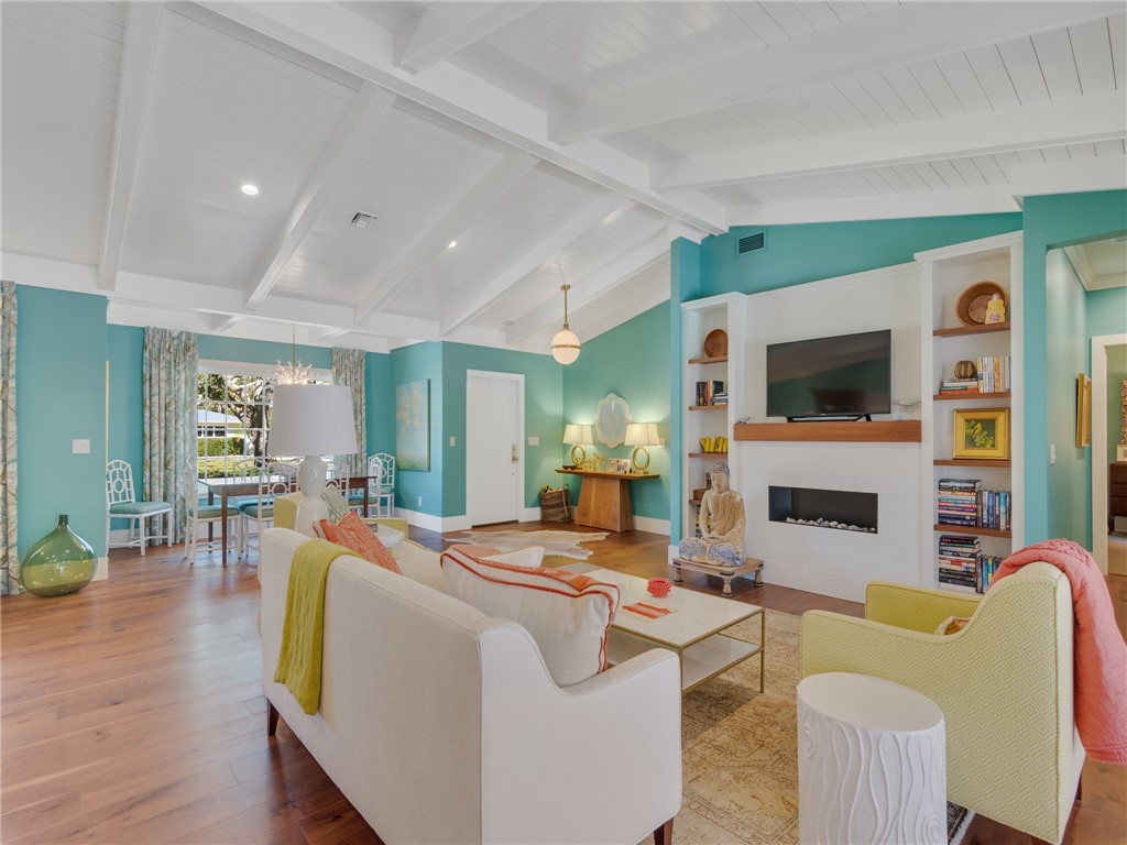746 Iris Lane