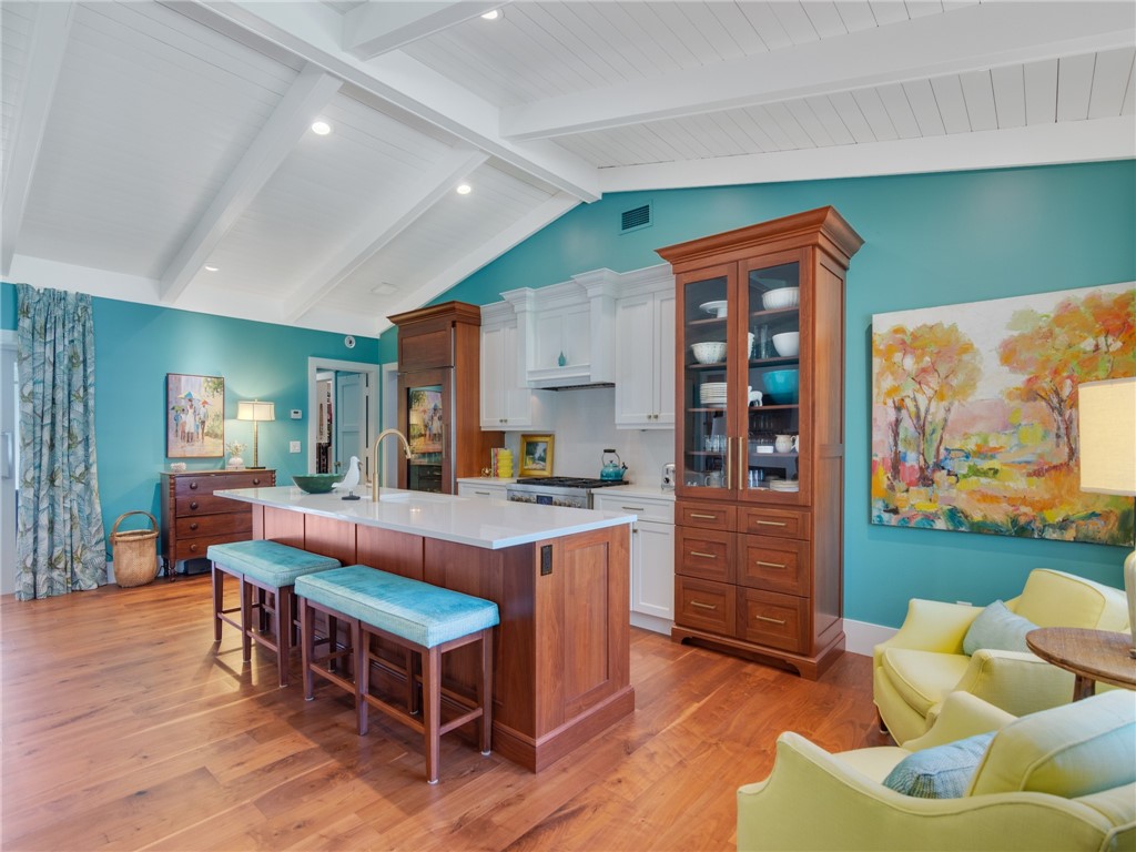 746 Iris Lane