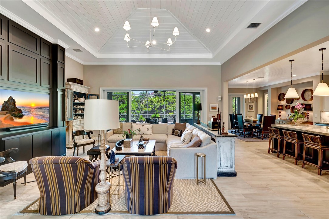 1622 W Sandpointe Lane