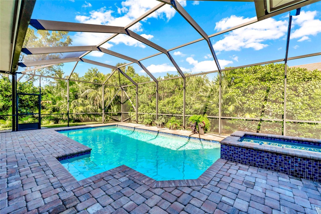 1622 W Sandpointe Lane