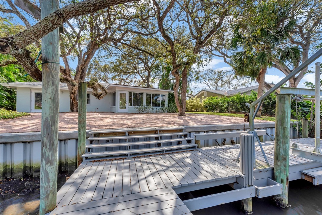 725 Tides Road