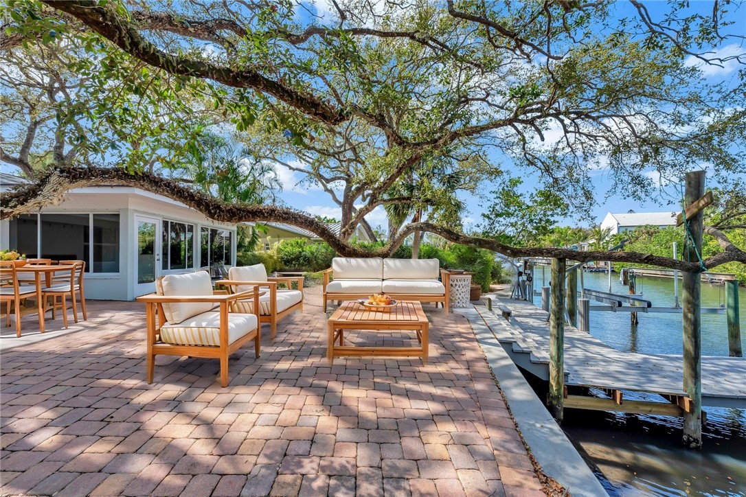 725 Tides Road