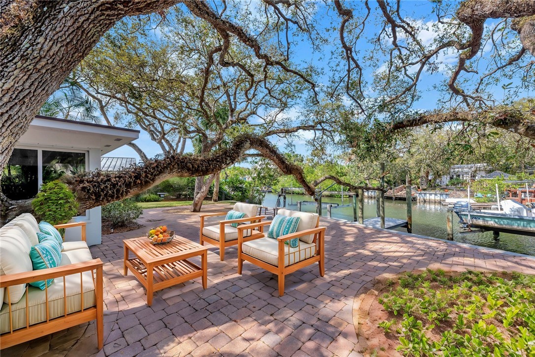 725 Tides Road