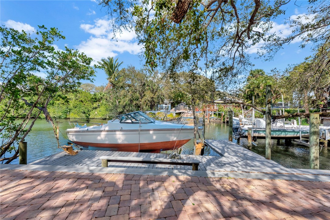 725 Tides Road