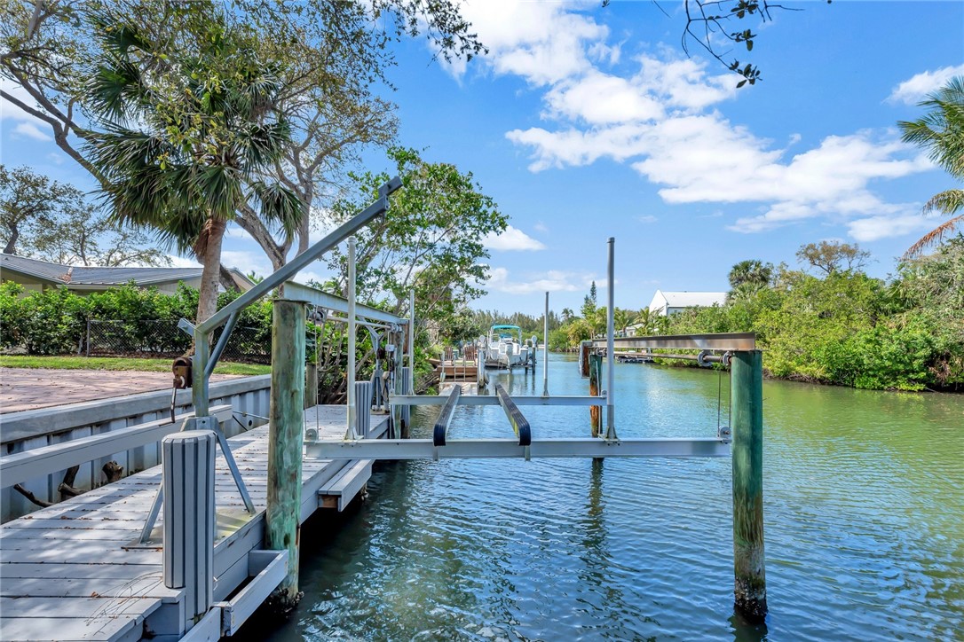 725 Tides Road