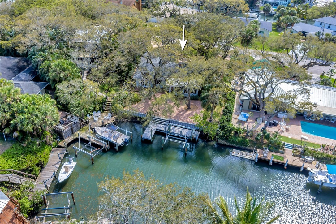 725 Tides Road