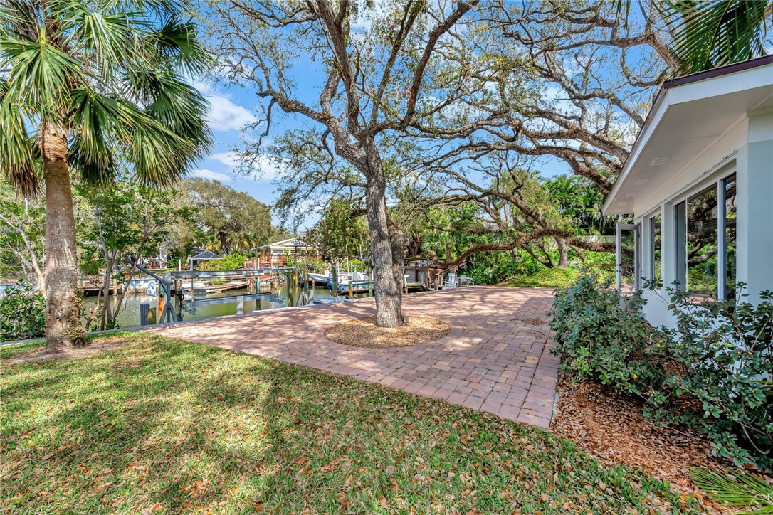 725 Tides Road