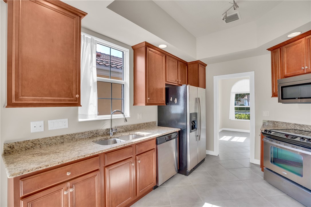 5176 Eleuthra Circle