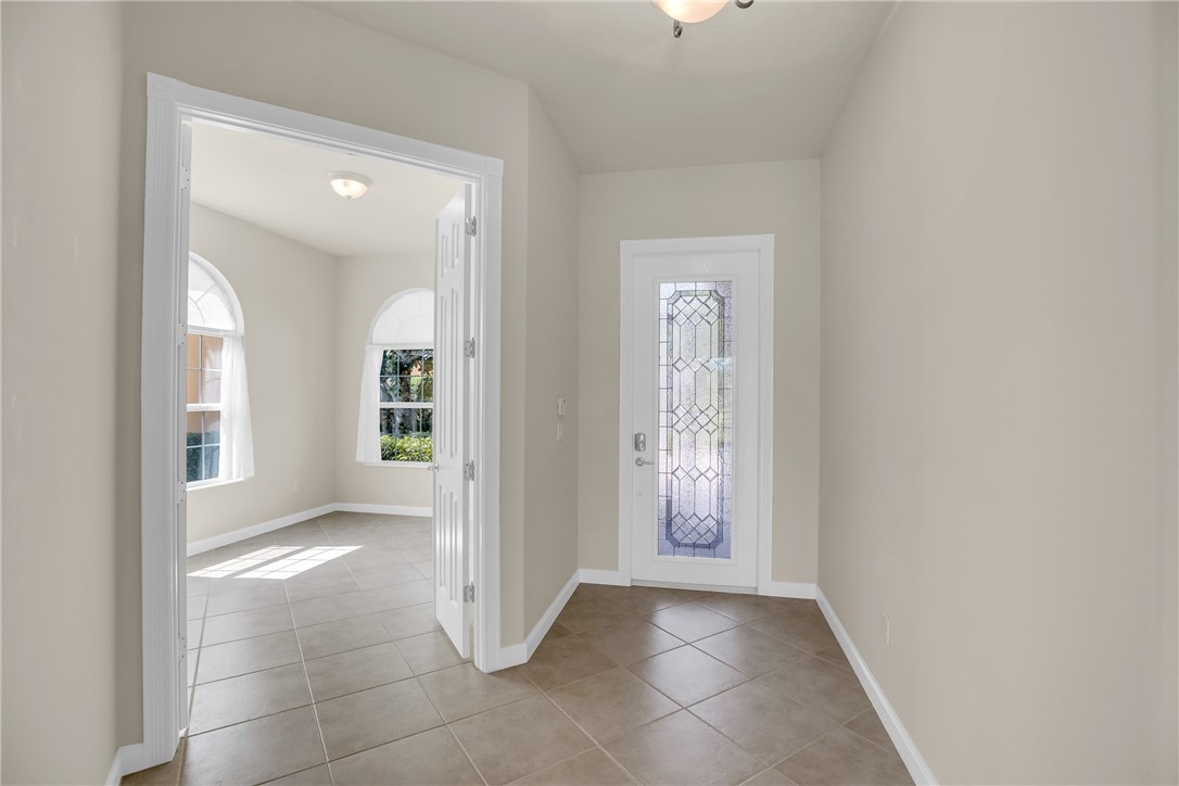 5176 Eleuthra Circle