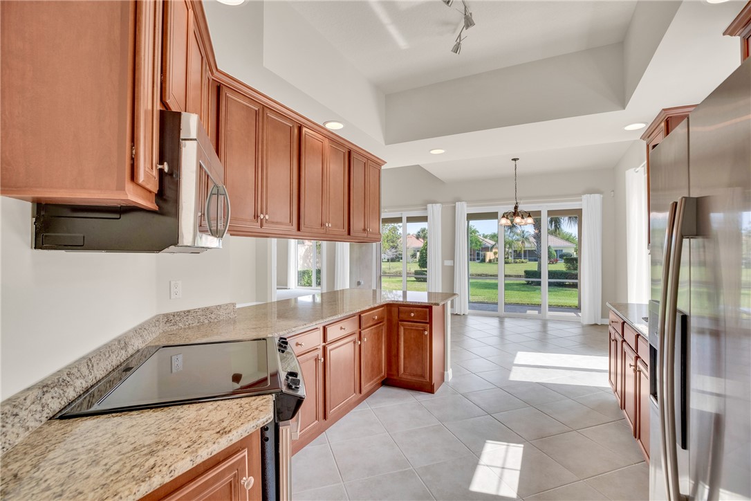 5176 Eleuthra Circle