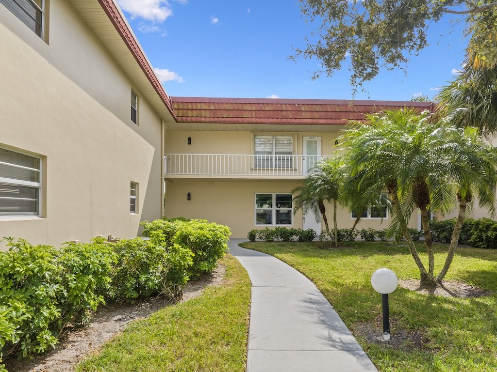 71 Royal Oak Court 204