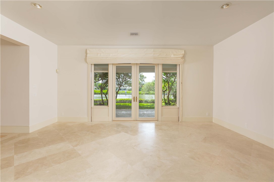 730 Egret Point