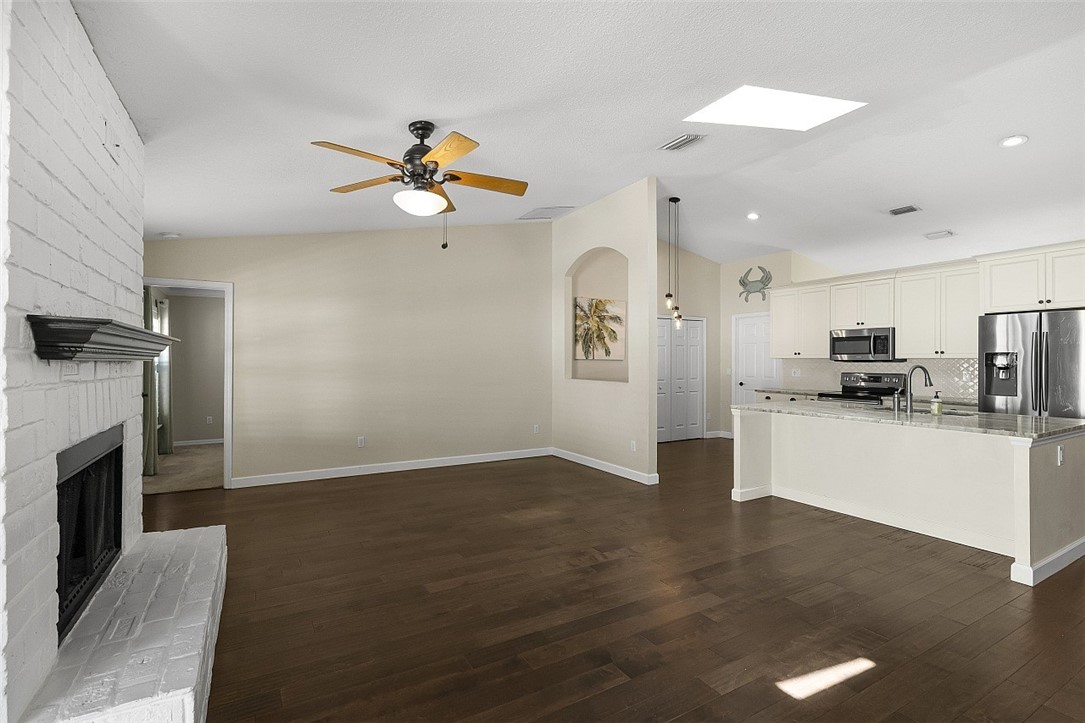 5056 5th Manor