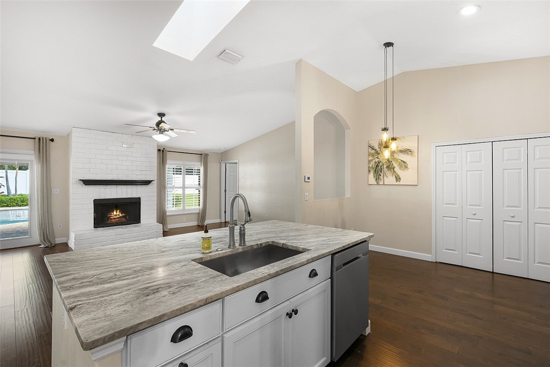 5056 5th Manor