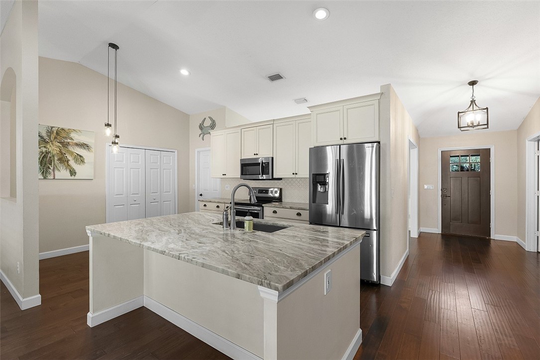5056 5th Manor