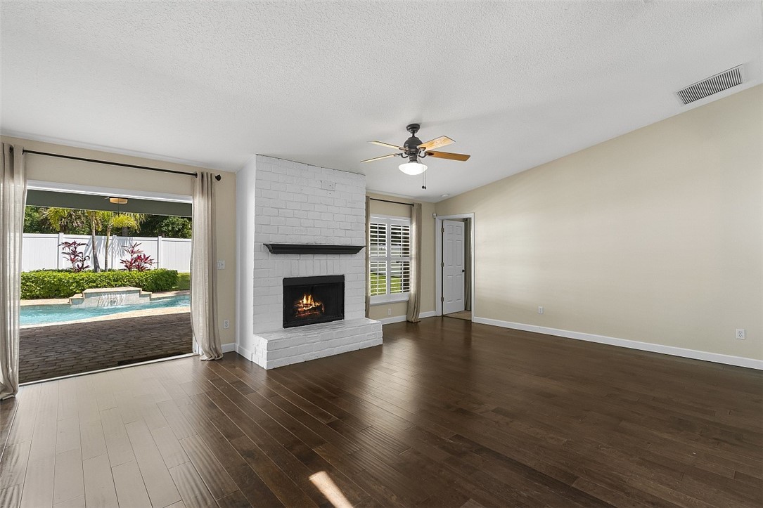 5056 5th Manor
