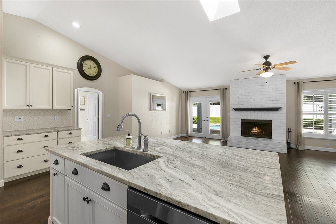 5056 5th Manor