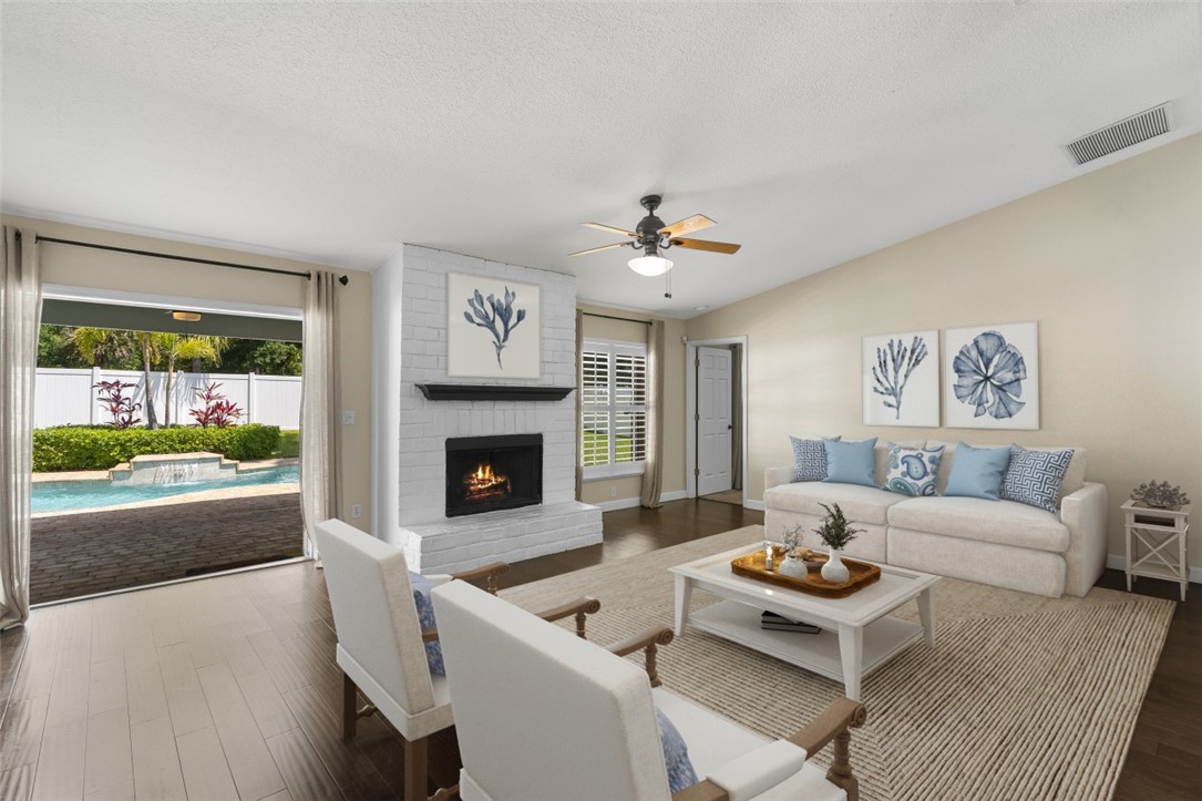 5056 5th Manor