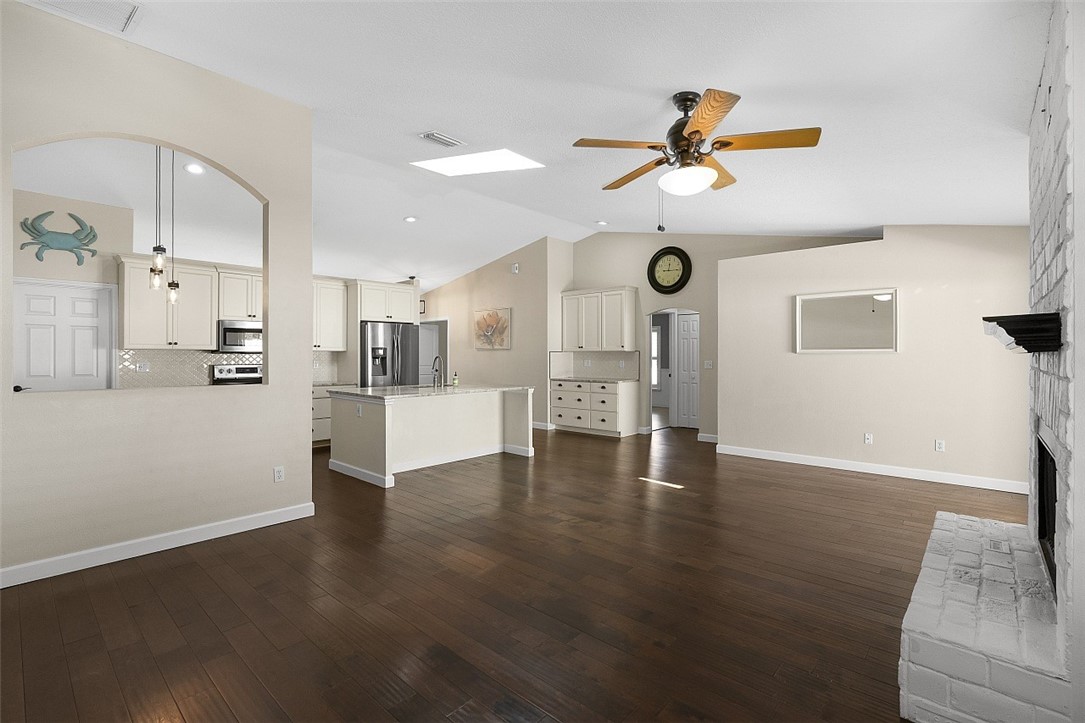 5056 5th Manor