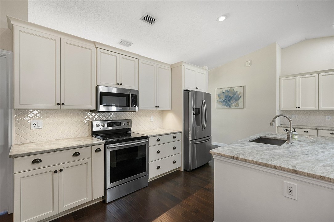 5056 5th Manor