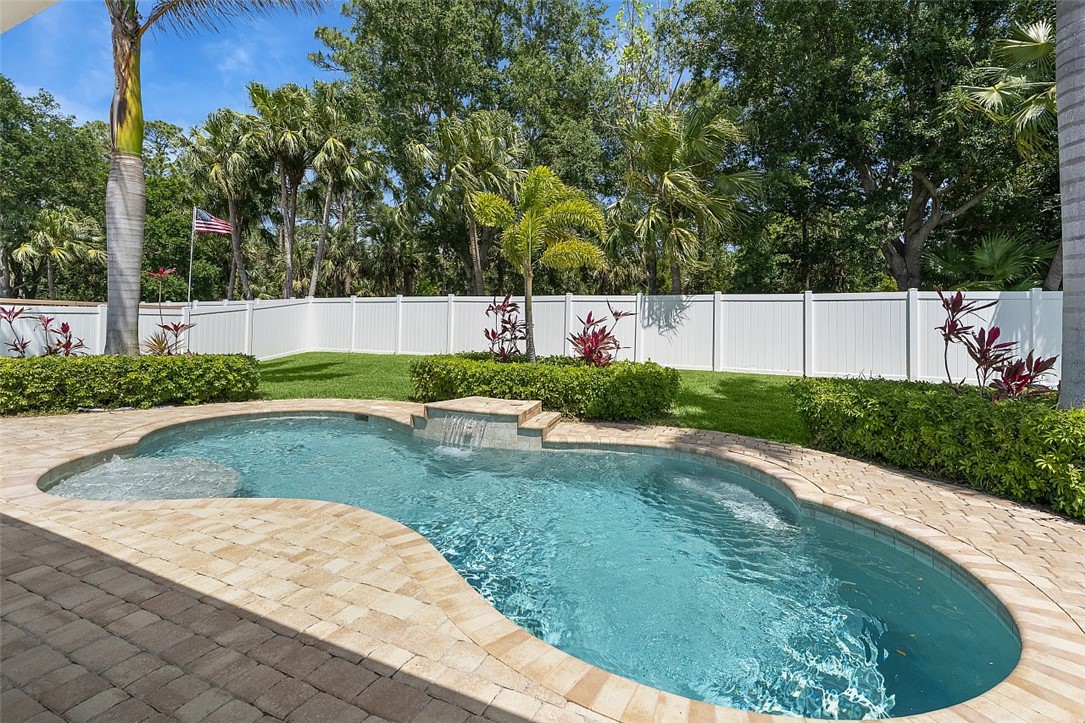 5056 5th Manor