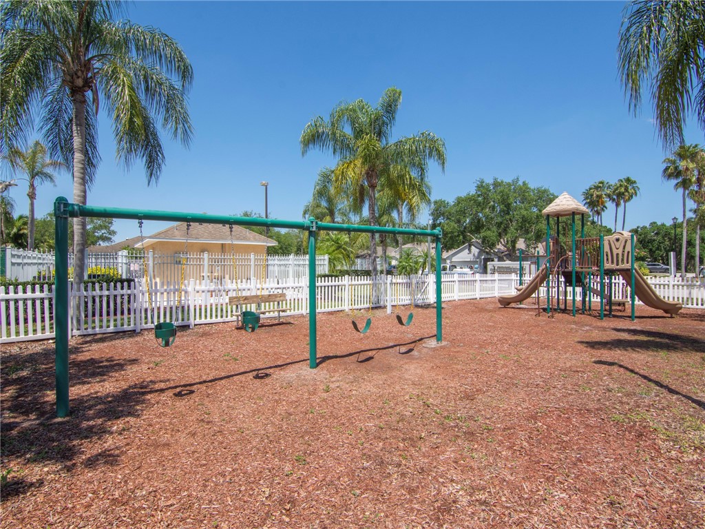 1128 W 13th Square