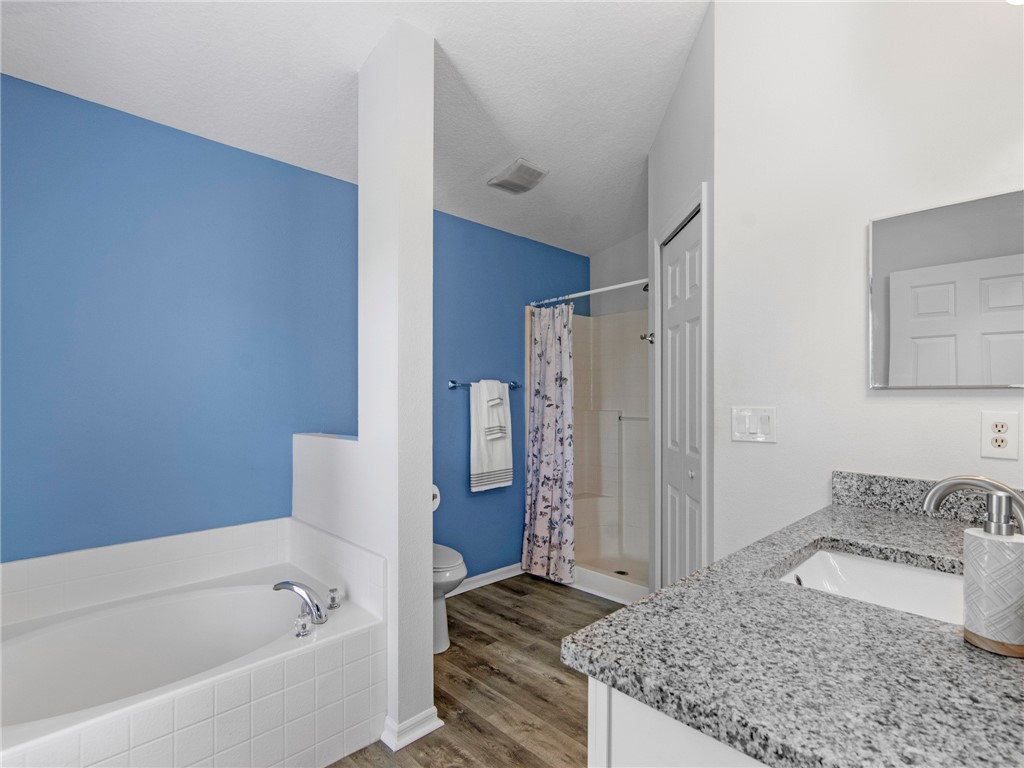 1128 W 13th Square