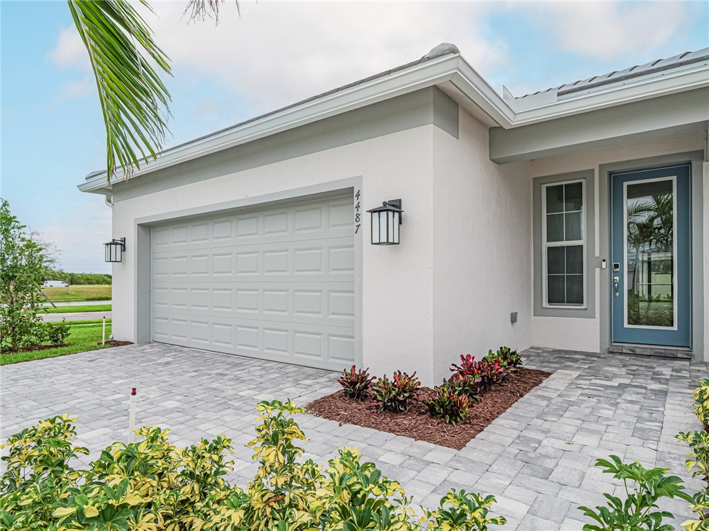 4487 Nautilus Cir Circle