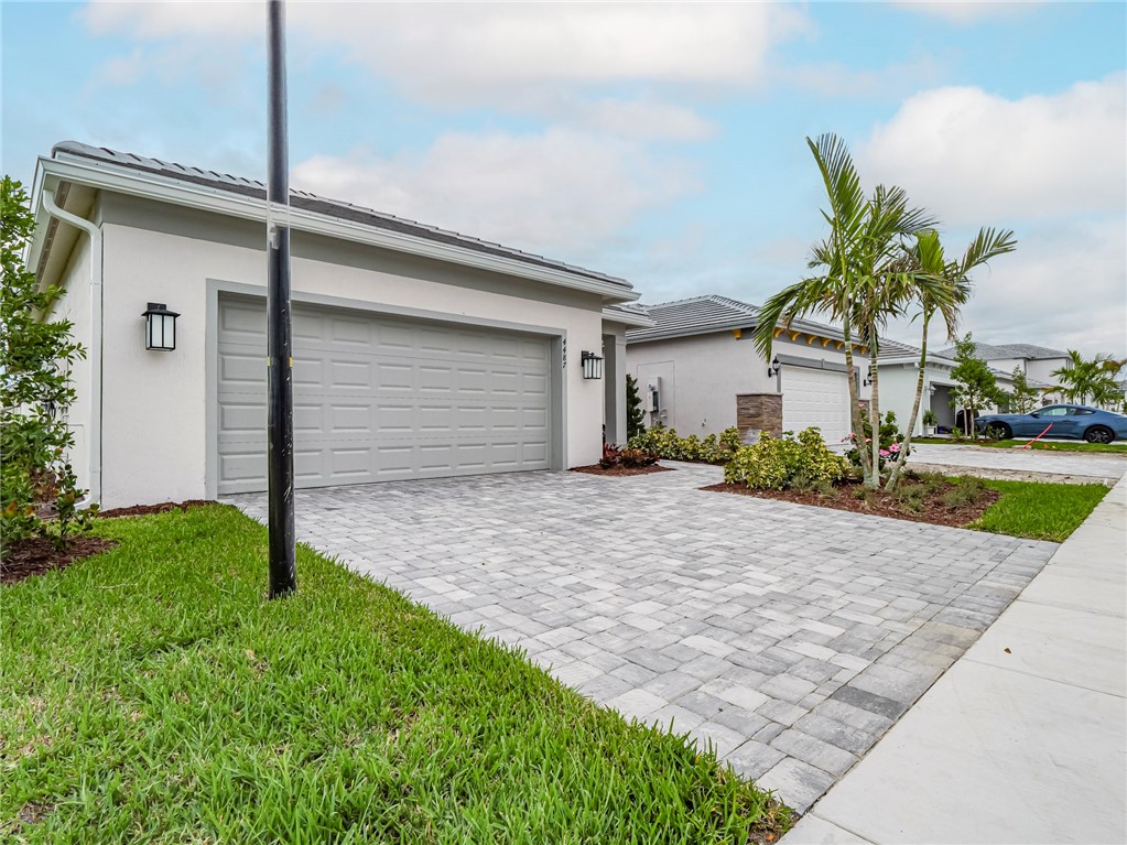 4487 Nautilus Cir Circle