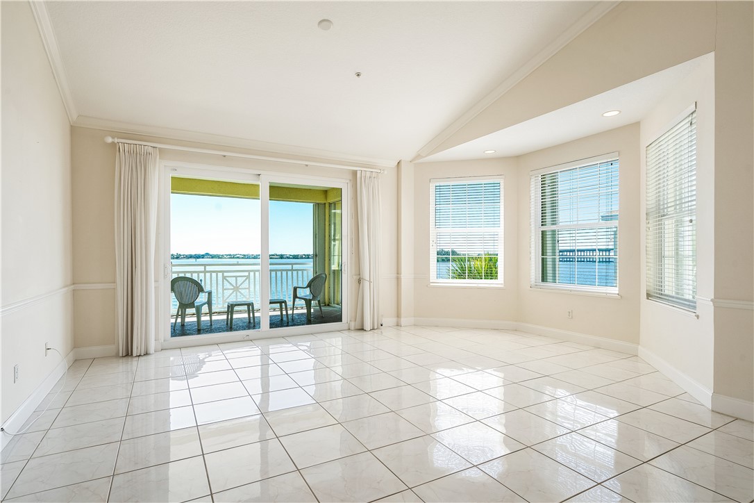 1910 Tarpon Lane 304