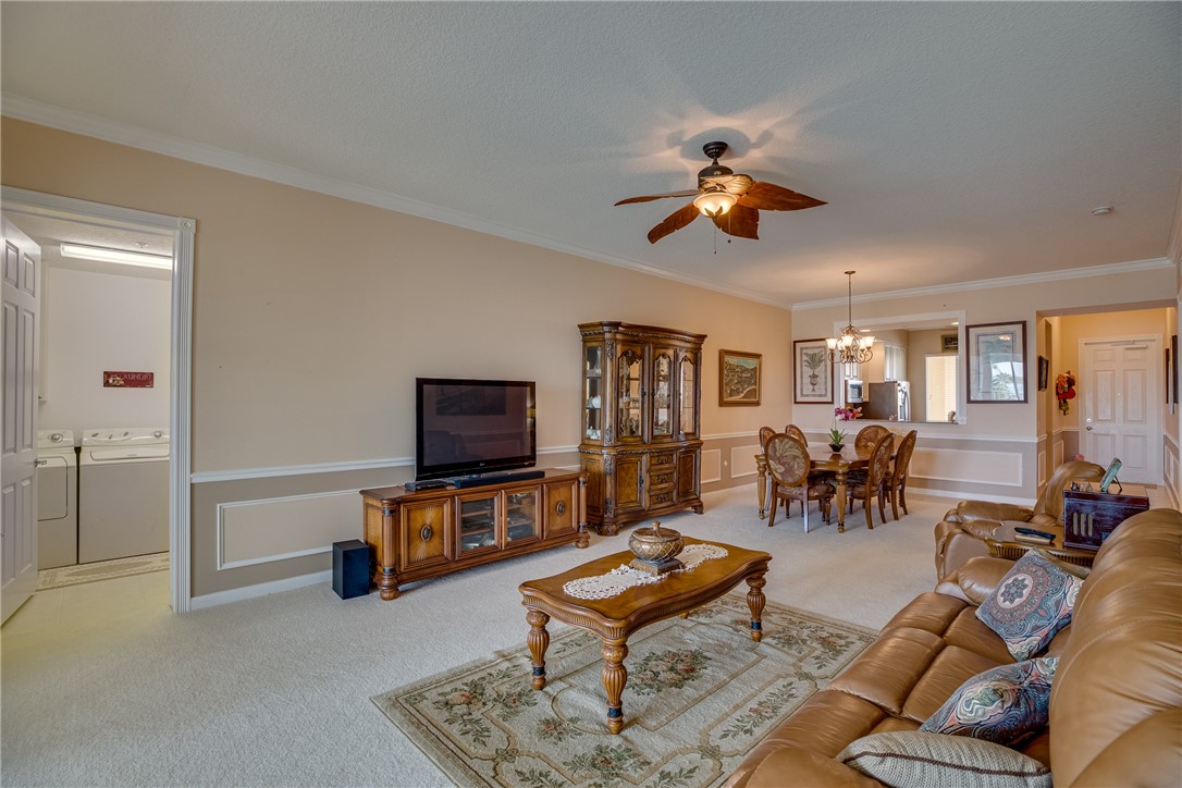 38 Harbour Isle Drive E 305