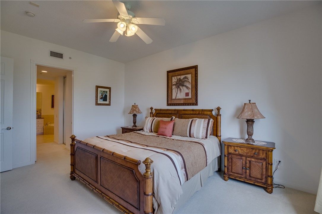 38 Harbour Isle Drive E 305
